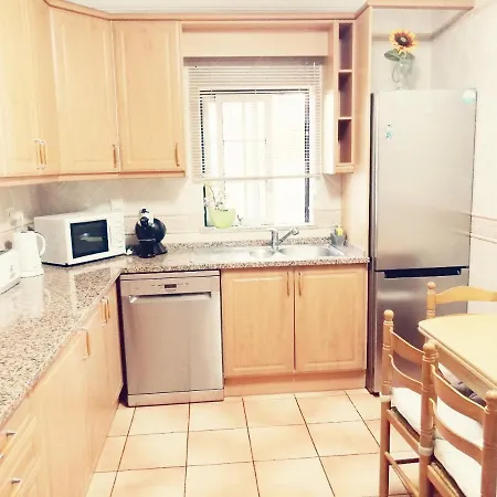 Beautiful Rafaella, Walk Distance To Beaches