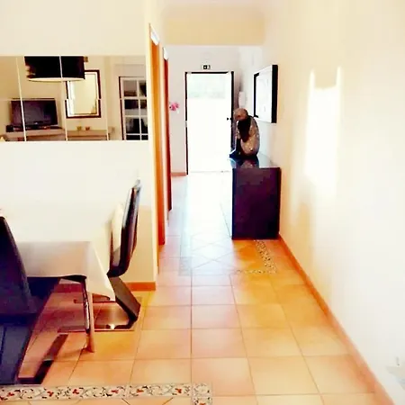 Beautiful Rafaella, Walk Distance To Beaches Vakantiehuis