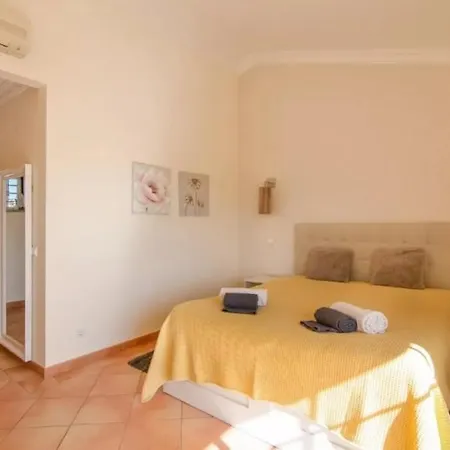Beautiful Rafaella, Walk Distance To Beaches Vakantiehuis Albufeira