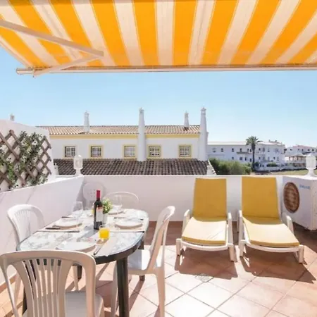 Vakantiehuis Beautiful Rafaella, Walk Distance To Beaches *