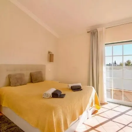 Vakantiehuis Beautiful Rafaella, Walk Distance To Beaches Albufeira