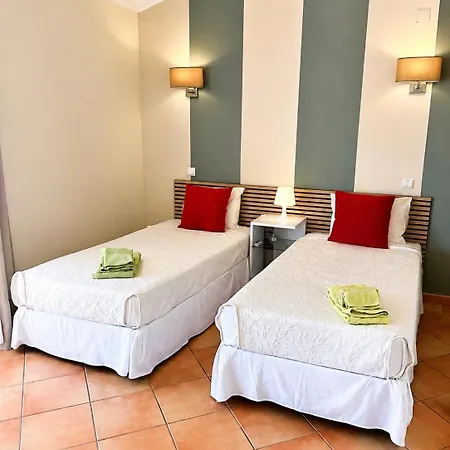 Beautiful Rafaella, Walk Distance To Beaches Vakantiehuis