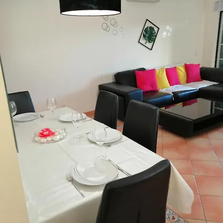 Beautiful Rafaella, Walk Distance To Beaches Vakantiehuis Albufeira