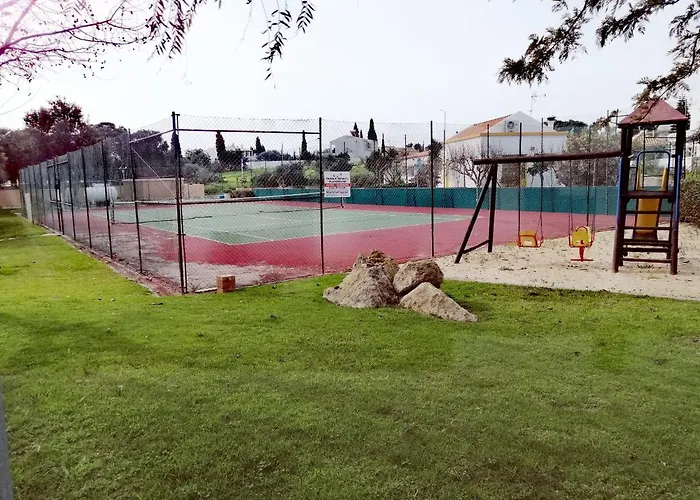 Beautiful Rafaella, Walk Distance To Beaches 別荘