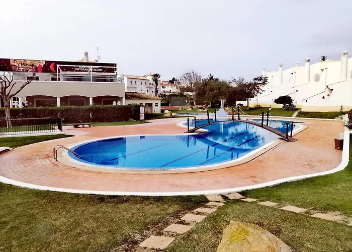 Beautiful Rafaella, Walk Distance To Beaches 別荘 *