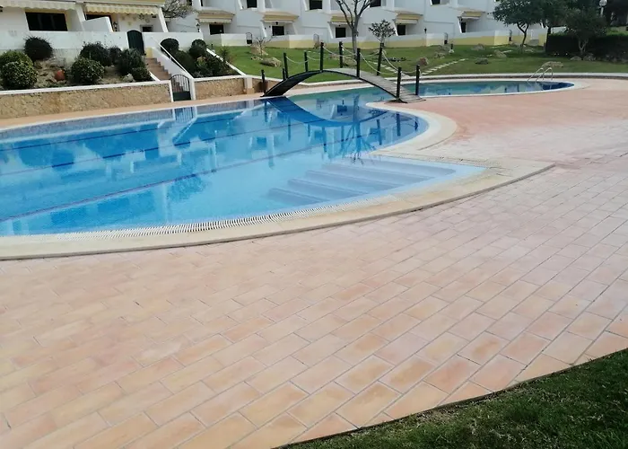 Beautiful Rafaella, Walk Distance To Beaches 別荘 *