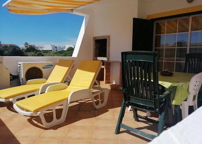 Beautiful Rafaella, Walk Distance To Beaches 別荘 *