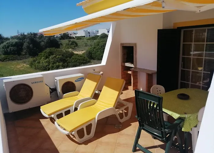 Beautiful Rafaella, Walk Distance To Beaches 別荘 *