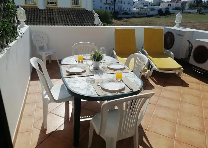 Beautiful Rafaella, Walk Distance To Beaches アルブフェイラ