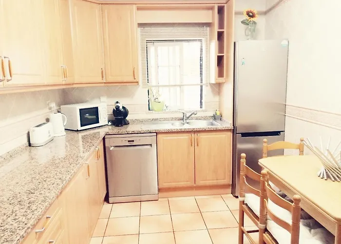 Beautiful Rafaella, Walk Distance To Beaches