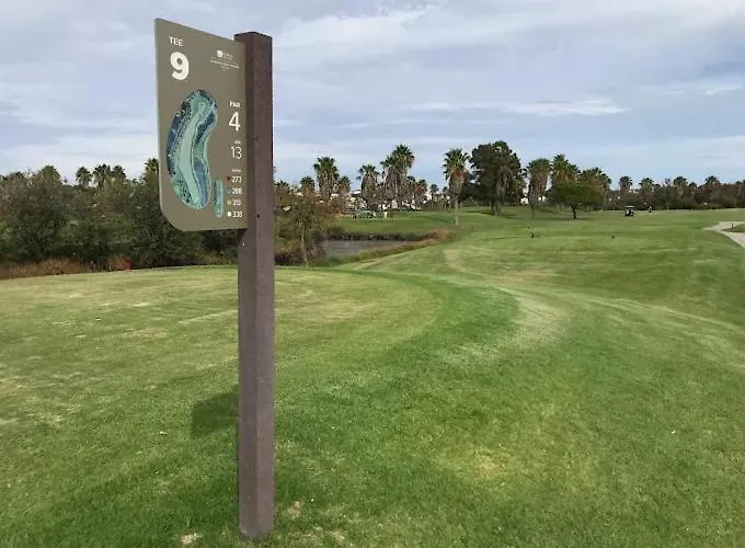 Beautiful Rafaella, Walk Distance To Beaches 別荘 *