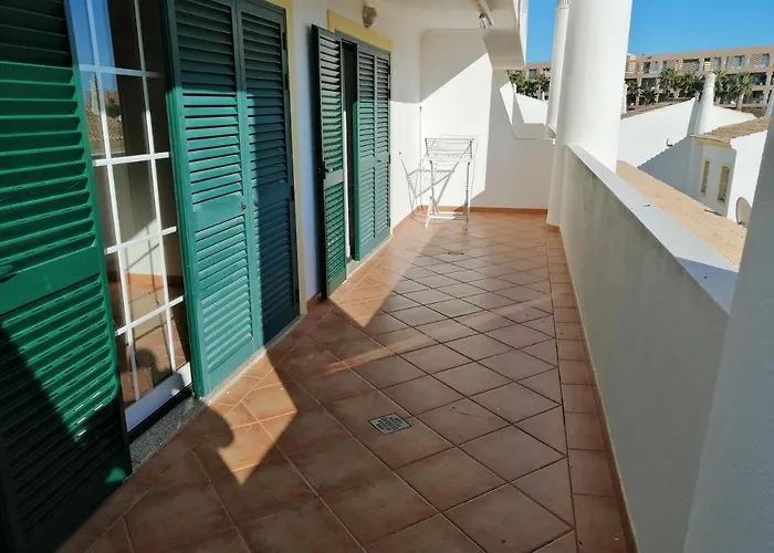 Beautiful Rafaella, Walk Distance To Beaches