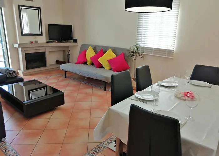 Beautiful Rafaella, Walk Distance To Beaches アルブフェイラ