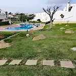 Beautiful Rafaella, Walk Distance To Beaches בית נופש אלבופיירה