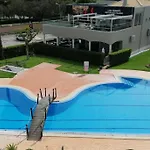 בית נופש Beautiful Rafaella, Walk Distance To Beaches *