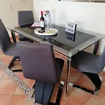 בית נופש Beautiful Rafaella, Walk Distance To Beaches