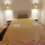 Beautiful Rafaella, Walk Distance To Beaches בית נופש