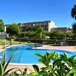 בית נופש Beautiful Rafaella, Walk Distance To Beaches *